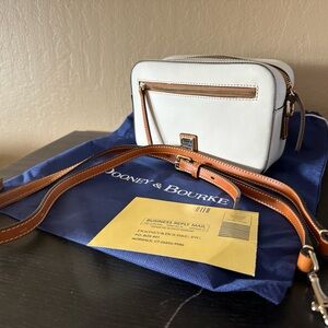 NWOT Dooney & Bourke Wexford Leather Camera Zip Crossbody